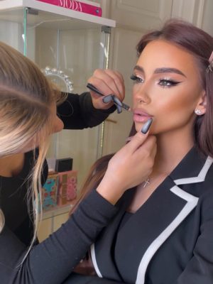 Facetune_30-12-2023-21-23-30
